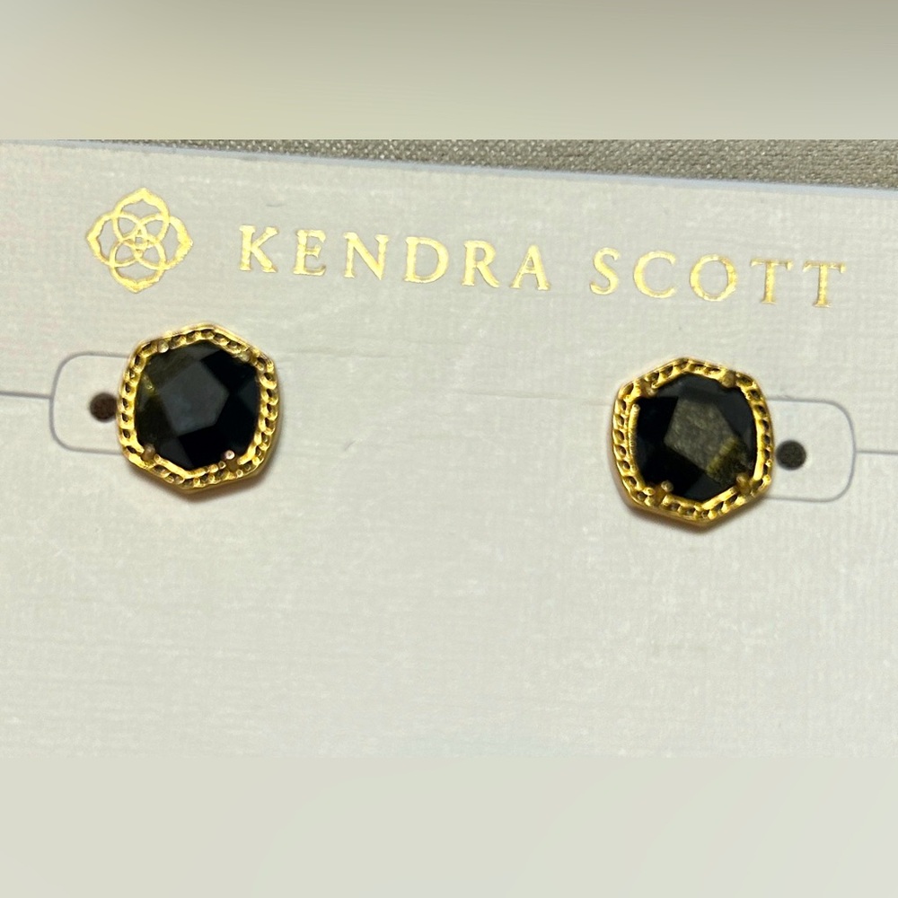EUC Kendra Scott Davie stud earrings
